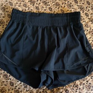 Lululemon Hotty Hot High-Rise Short 2.5" Size 6